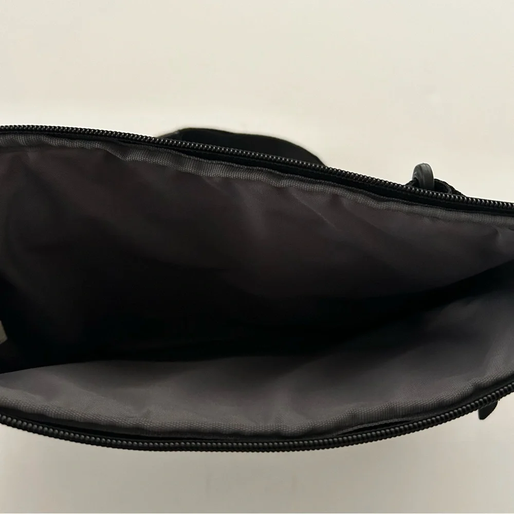 ⭐ Case Logic Intrata Black small Laptop iPad tablet shoulder bag travel case